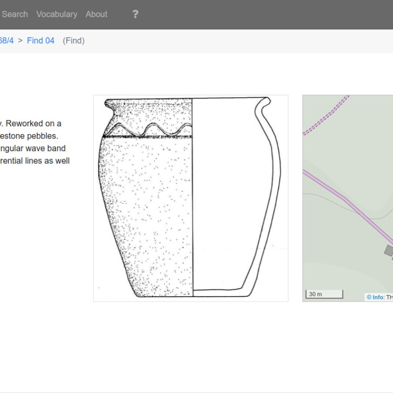 Illustration of a handmade ceramic pot with irregular shape, wave-pattern decoration, and vertical lines, alongside
                                 a simplified map showing the marked find location in Obermühlbach, Austria. (AI-generated alt-text, generated with GPT-4.1-mini)