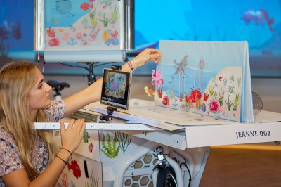 : Mit den im Fahrrad mitgebrachten Materialien erstellen die Kinder einen Stop-Motion-Film zum Thema. © Christina Häusler