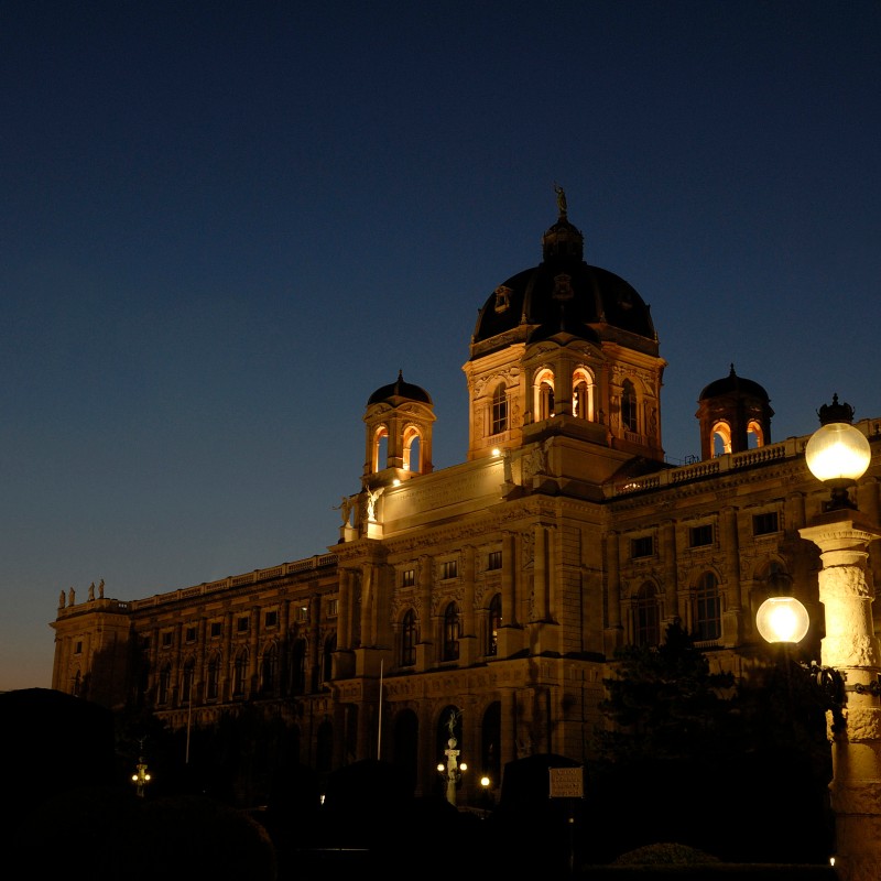 Historic
                                 museum facade with illuminated domes and columns at night, multiple street lamps in the foreground. (AI-generated alt-text,
                                 generated with GPT-4.1-mini)
