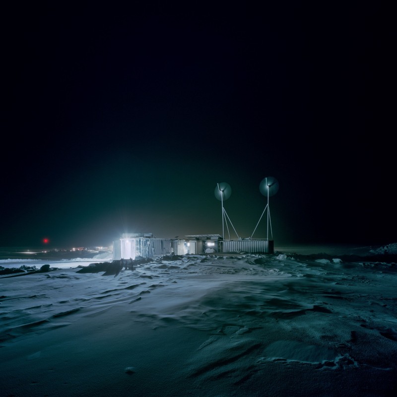 Umfunktionierte Schiffscontainer in Goja Haven im Territorium Nunavut (Kanada), in denen Inuit gemeinschaftlich
                                 Pflanzen produzieren
