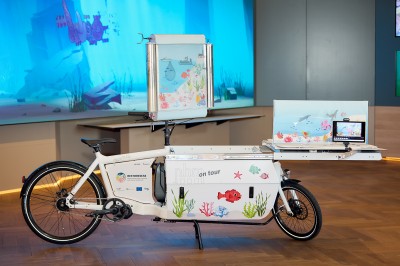 : Das Rad enthält ausklappbare Elemente, über die den Schüler*innen über Unterwasserwälder vermittelt wird. <br>
© Christina Häusler
