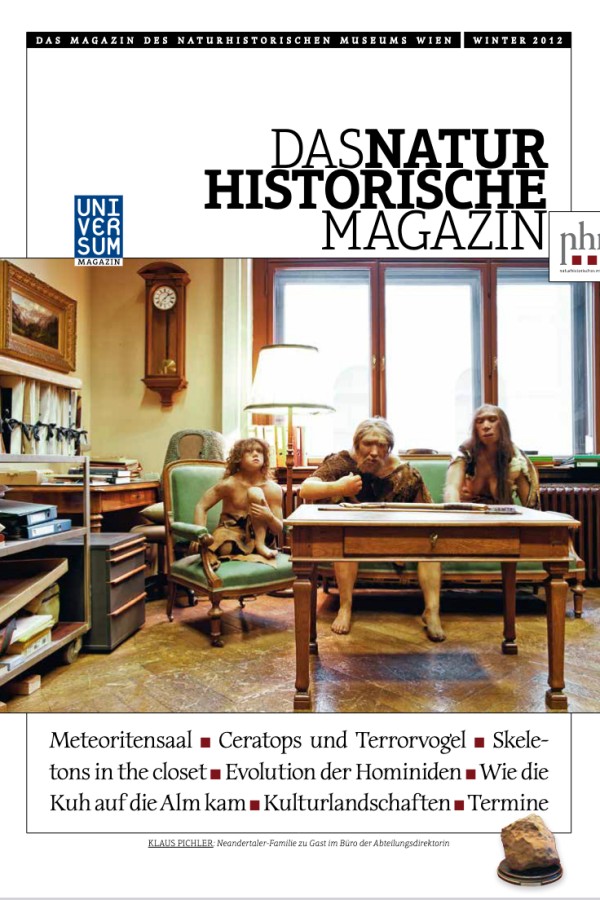 Eine Szene mit drei Neandertalern in zeitgenössischer Büroeinrichtung; ein Erwachsener sitzt am Schreibtisch, zwei
                                 Kinder auf Stühlen davor. Im Hintergrund Wandschränke und Schreibtischutensilien. (KI-generierter Alt-Text, erstellt mit GPT-4.1-mini)